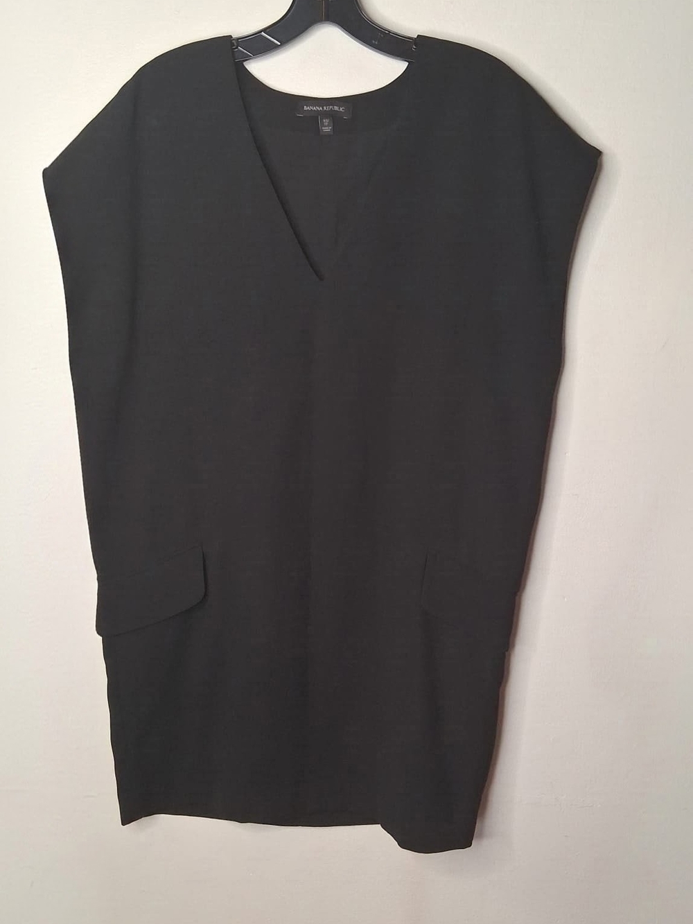 Banana Republic Black V-Neck Pocket Shift Dress XS